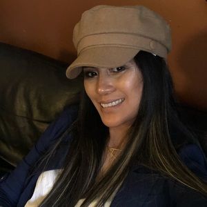 Meet your Posher, Alma